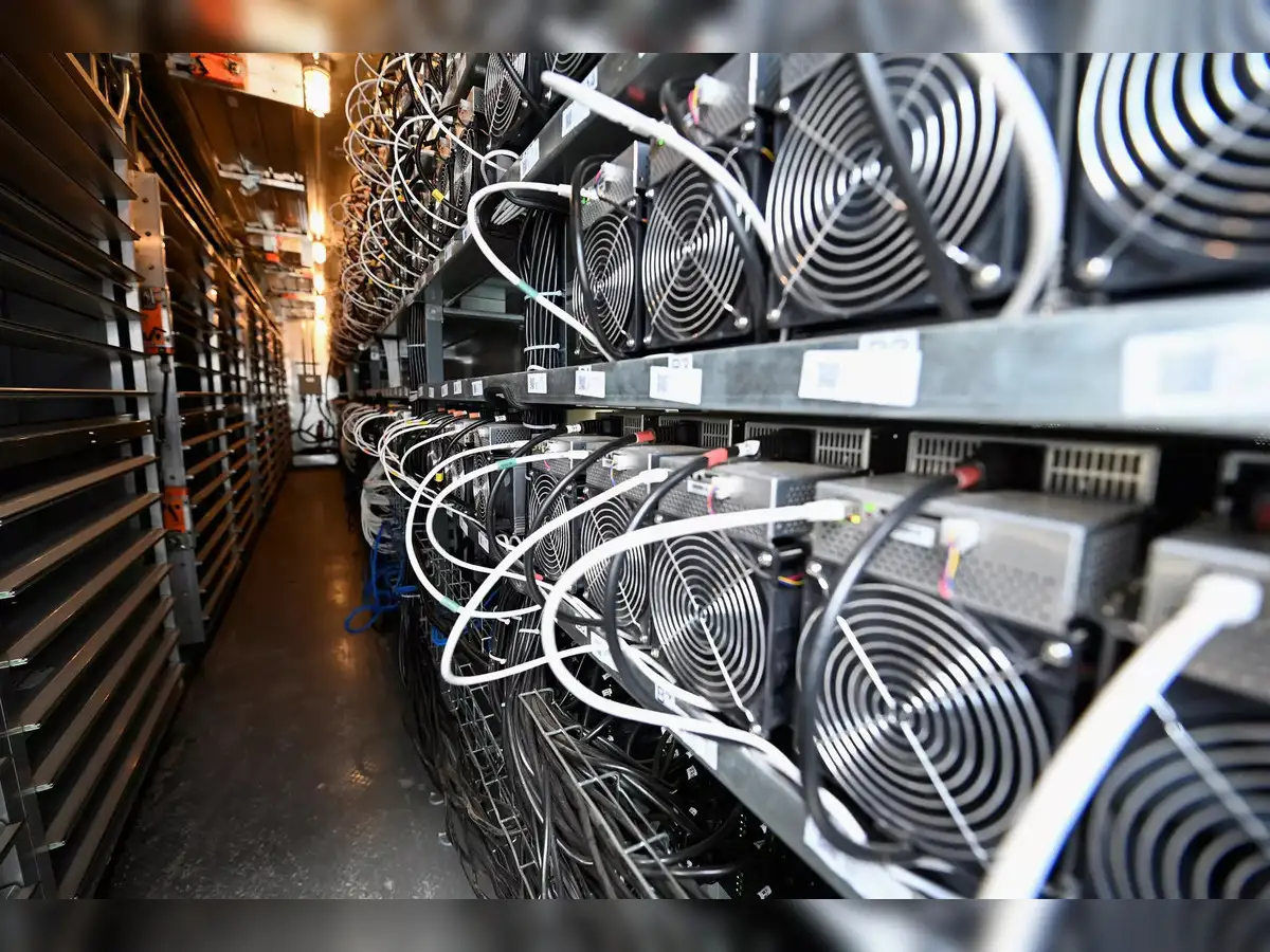 Bitcoin mining: profitability declines amid record hashrate and falling  price