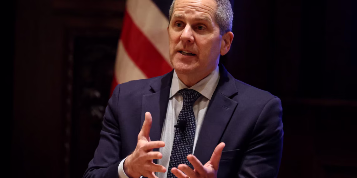 Fed: Barr chiede controlli più severi sulle stablecoin con il GENIUS Act