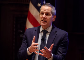 Fed: Barr chiede controlli più severi sulle stablecoin con il GENIUS Act